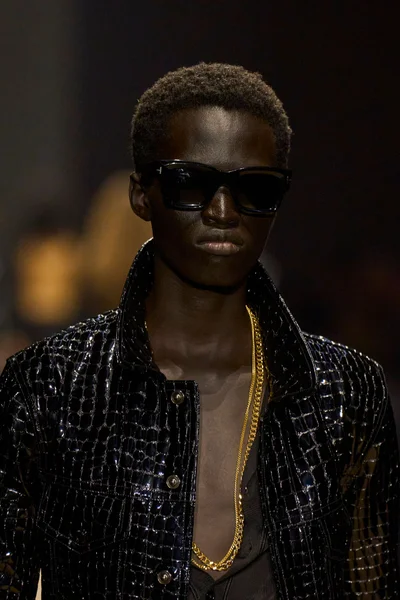 Look 12